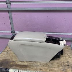 2013-2015 Toyota Venza Center Console / Arm Rest OEM