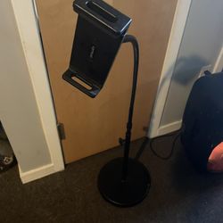 iPad Or iPhone Sharing Station