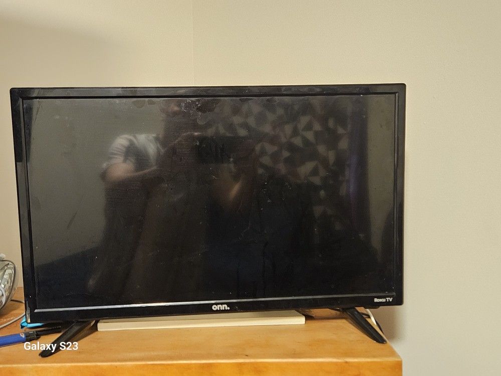 27 Inch Onn Smart Roku TV
