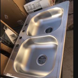 33x22x6 STAINLESS KITCHEN  SINK NEW