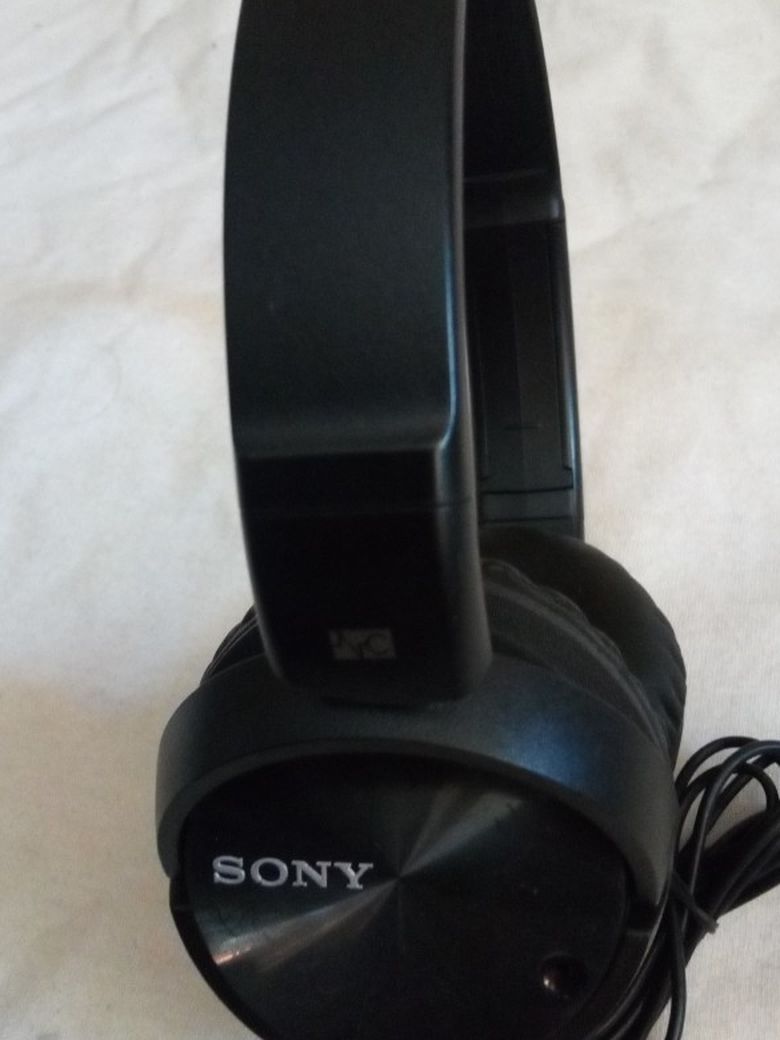 SONY HEADPHONES STEREO WIRED