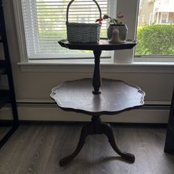 Beautiful & Rare! Vintage Antique Double Pie Crust Wooden Complimentary Side/End Table w/detailed 3 Claw Feet And Trim, VTG Used ‘As Is’ Condition