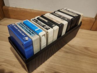 LOT OF 12 VINTAGE 8-TRACK TAPES
WITH CASE