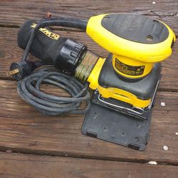 DeWalt D26441 1/4 Sheet Palm Sander