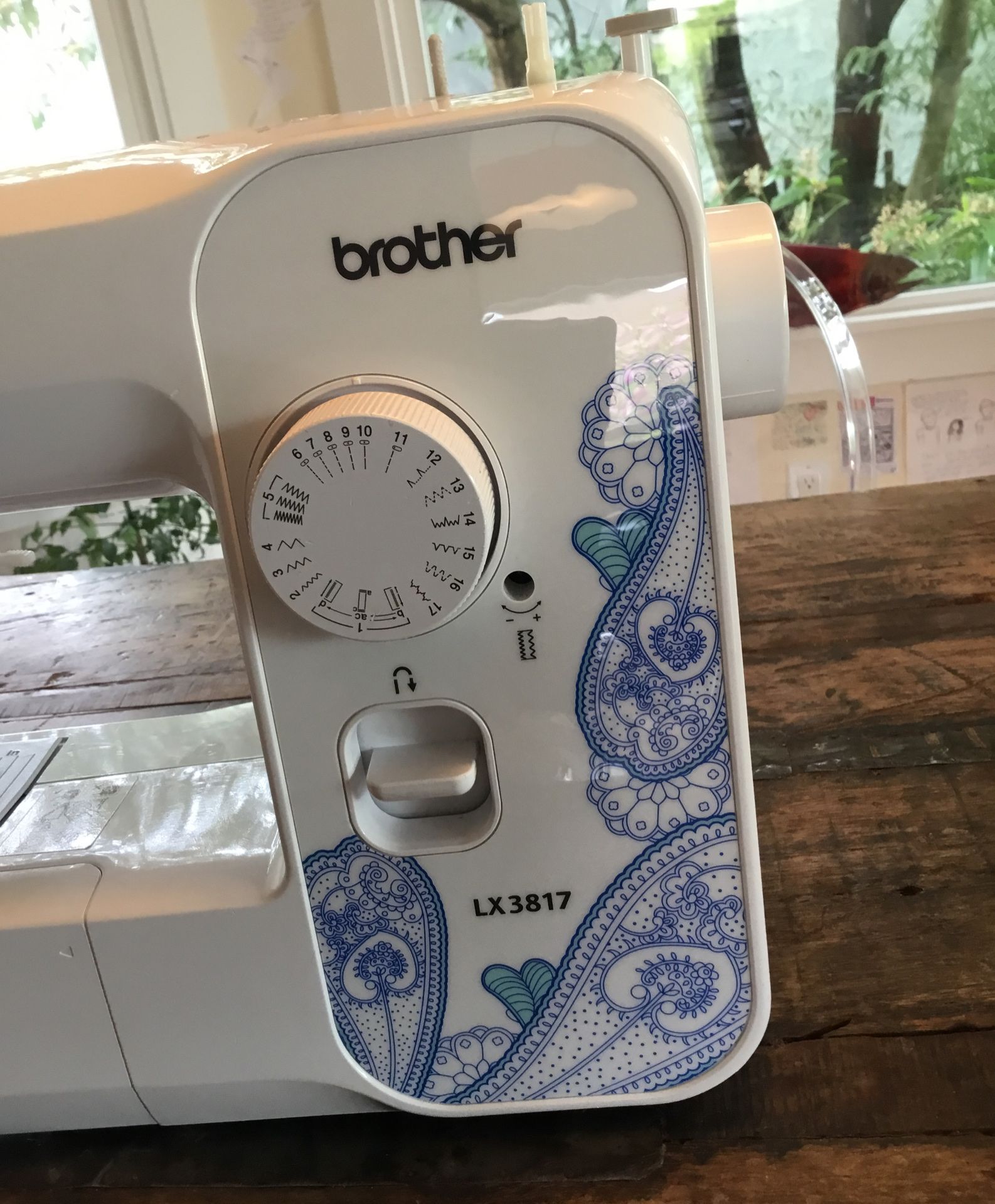 BROTHER LX3817 17-Stitch Sewing Machine. Without Power Cord and Foot