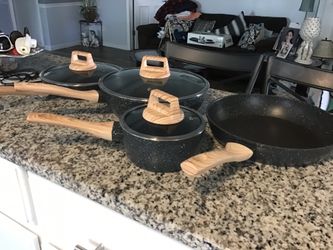 SODAY. This  is a nonstick granite-coated cookware set with wood-look handles.  Used But Still With Lots Time To Go 