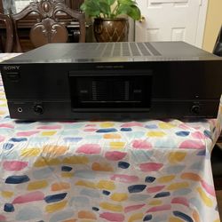 SONY POWER AMPLIFIER 3 CHANEL 135 WATTS PER CHANNEL .