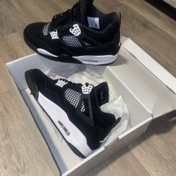 Jordan 4 white thunder