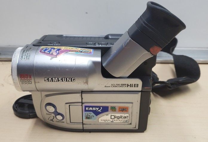Samsung SCL700 Hi8 Video Camcorder. Tested. Working