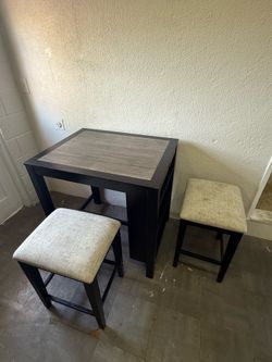 High Top table with charging port, 2 Stools