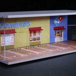 Dominos Diorama 