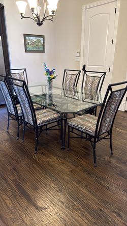 Dining Table and 6 Chairs