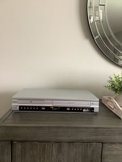 * GOLDSTAR / LG * HIGH QUALITY HQ 4-HEAD HI-FI STEREO VHS VCR AND DVD PLAYER AND CD PLAYER COMBO UNIT . LIKE NEW . MUST SEE TO APPRECIATE . EXCELLENT 