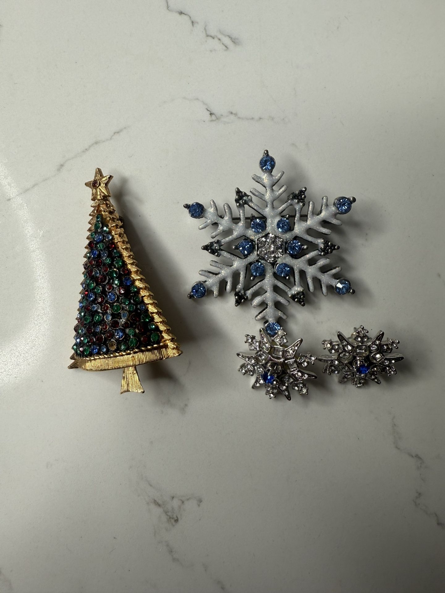 Christmas Brooches/earring Lot