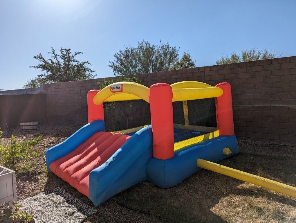 Little Tikes Jump 'n Slide Inflatable Bouncer for Sale in Mesa, AZ