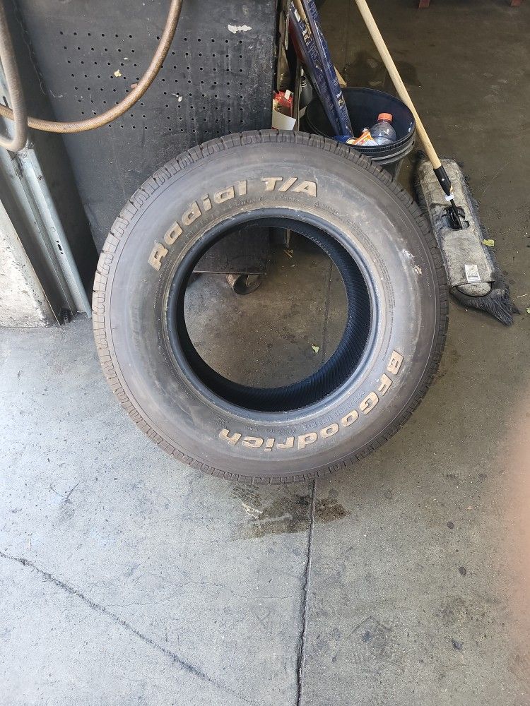 2 Mostly New Bf Goodrich Radial TA 275/60R15