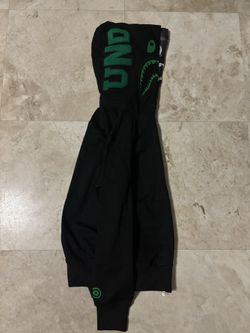 Bape x Undefeated Hoodie size Large