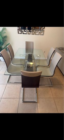 Juego de comedor del Dorado furniture