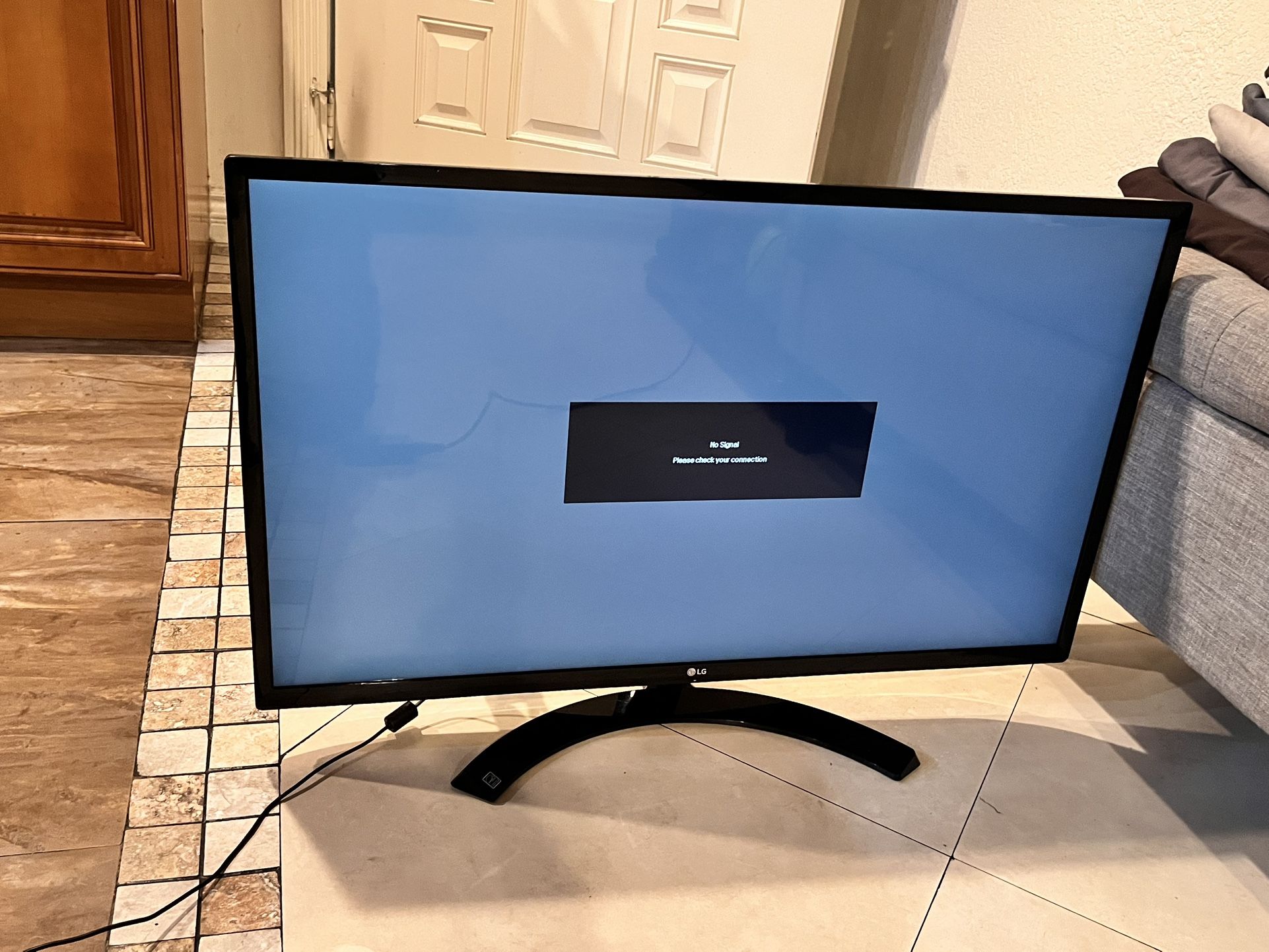 LG 32-inch IPS LED FHD monitor model number 32MP58HQ- P