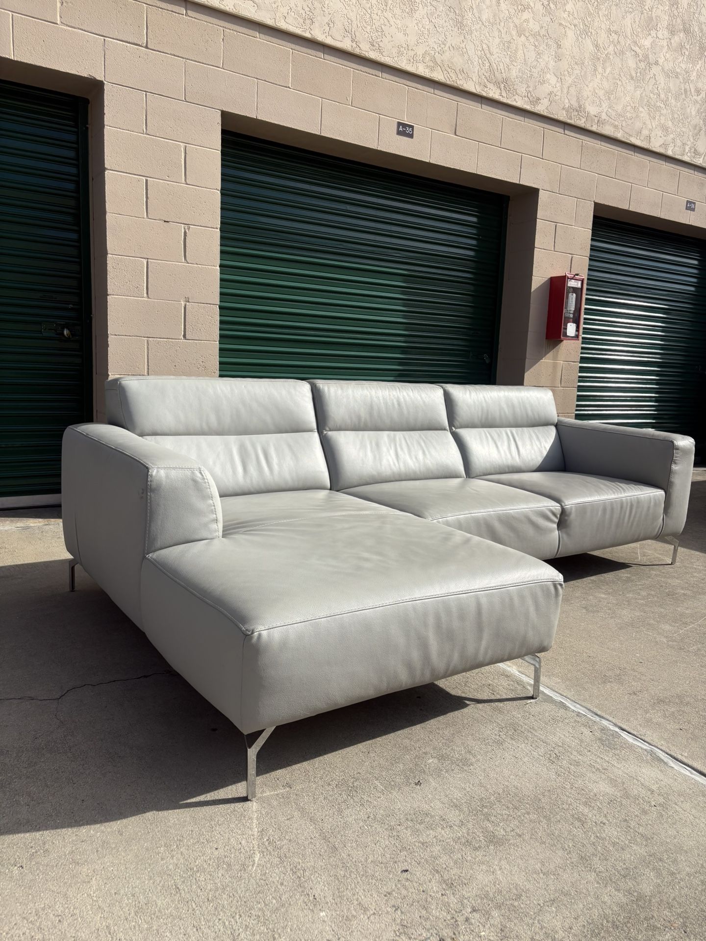 Genuine, Italian Leather Sectional Couch 🛻Delivery Available🛻
