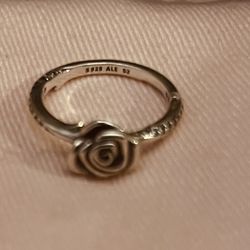 Pandora Rose 🌹 Ring