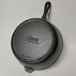 Vintage Lodge 10.25" Cast Iron Chicken Fryer w/ Lid 3-Notch Large Egg Logo USA