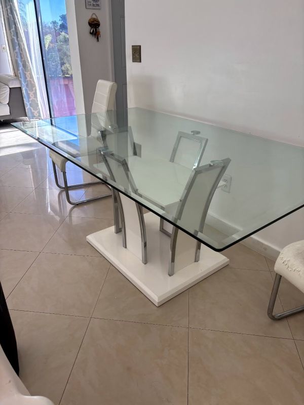 Great Table And Chairs 400$ O.b.o