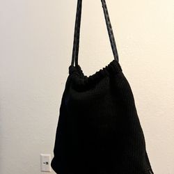 The Sak Elliott Lucca Knitted Bag Black Crochet Lined Pockets 9x10x4 Small