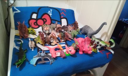 Dinosaurs Big And Small Lot Of 55