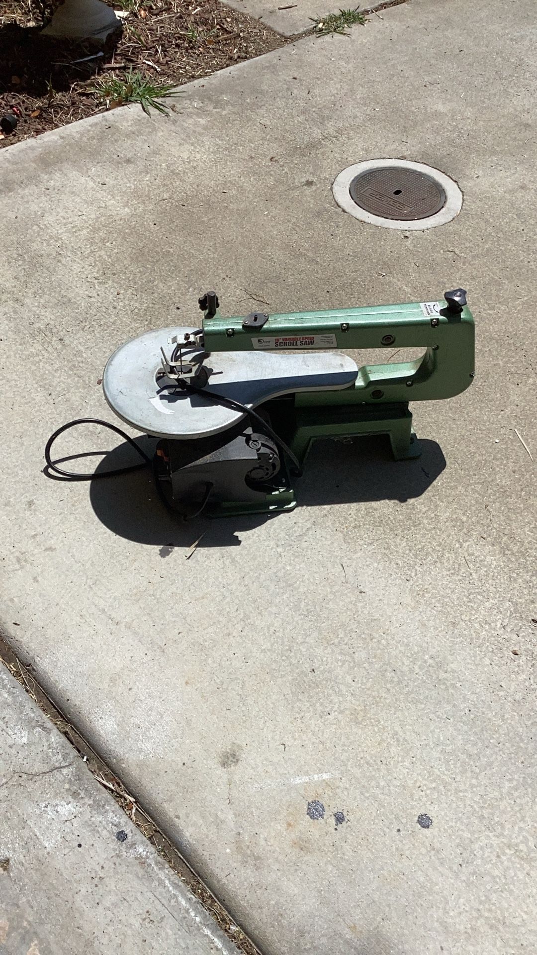 16 Variable Speed Scroll. Saw works perfect very good condition.
