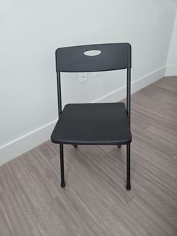 1 Foldable Chair