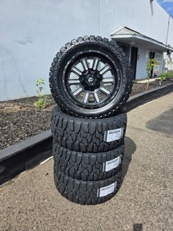 20" FUEL Hardline w/ 33x12.50R20 tires