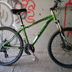 Trek 3 series 3700 Bike