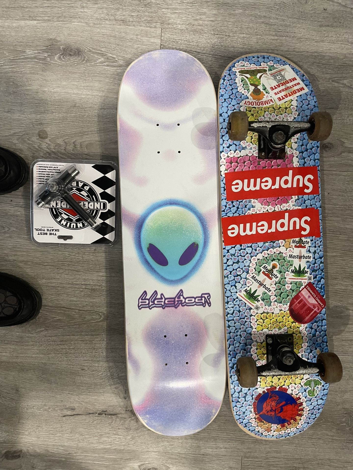 Complete Supreme Skateboard & Blackout deck