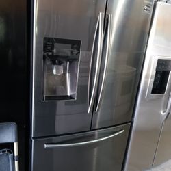 Samsung Refrigerator Black Stainless Steel Everything Works Good 💯