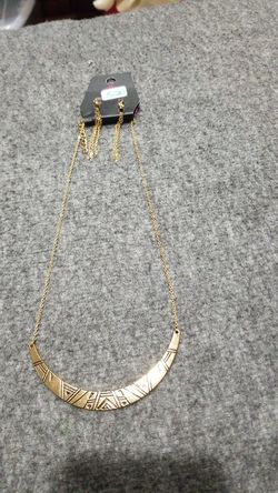 Paparazzi necklace and earrings