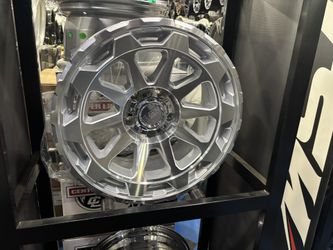 18x9.   BLACK RHINO MACHINE WHEELS.  5x5