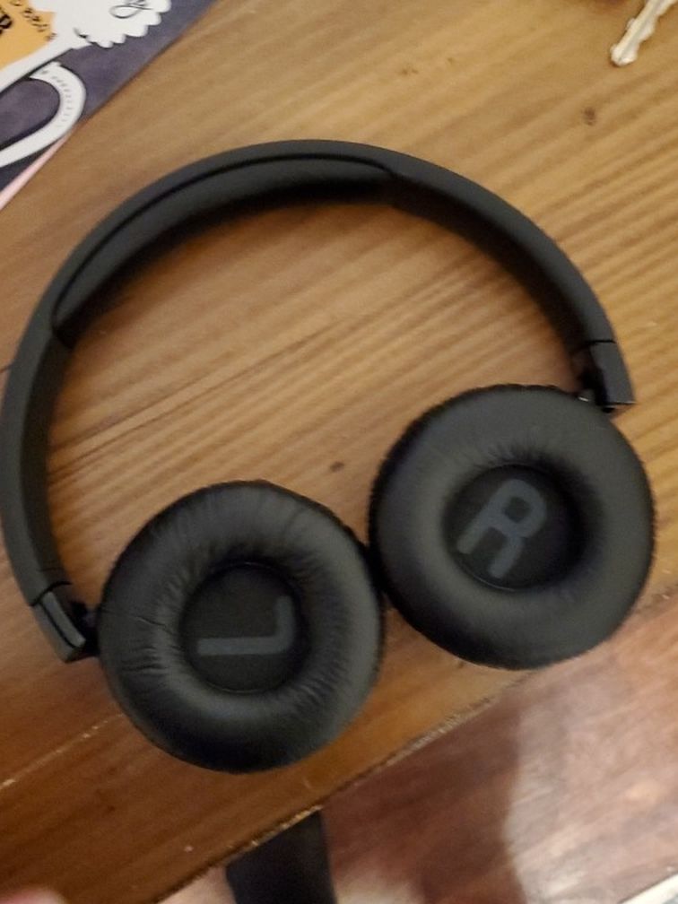 Bluetooth JBL Noise Cancelling Headphones