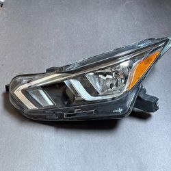 LH 2020-2024 Nissan Versa S SV Halogen Headlight Driver Side Assembly Headlamp