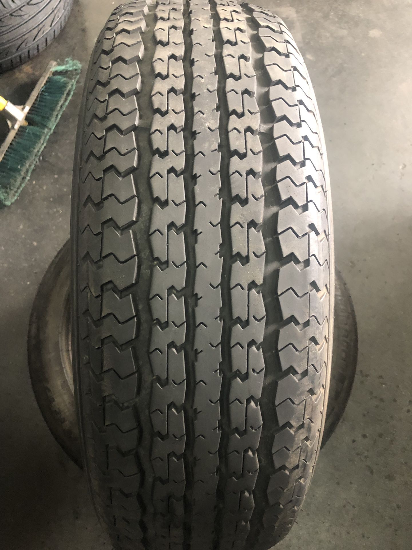 1 used tire ST 215/75/14 road king