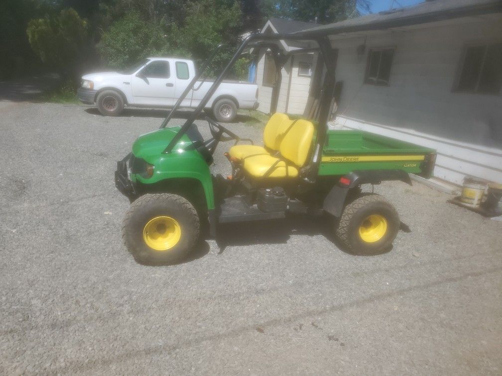 2013 John Deere Gator HPX 4x4 Only 212hrs. With Front Bench Seat
