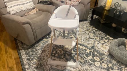 Munchkin baby high chair