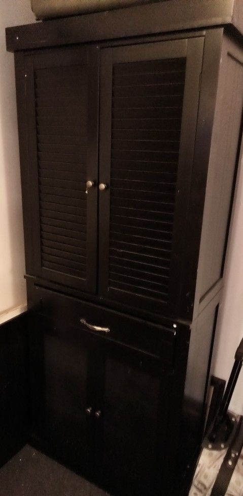 Beautiful Armoire .. Like NEW