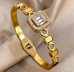 Beautiful Bracelet On  Sale 