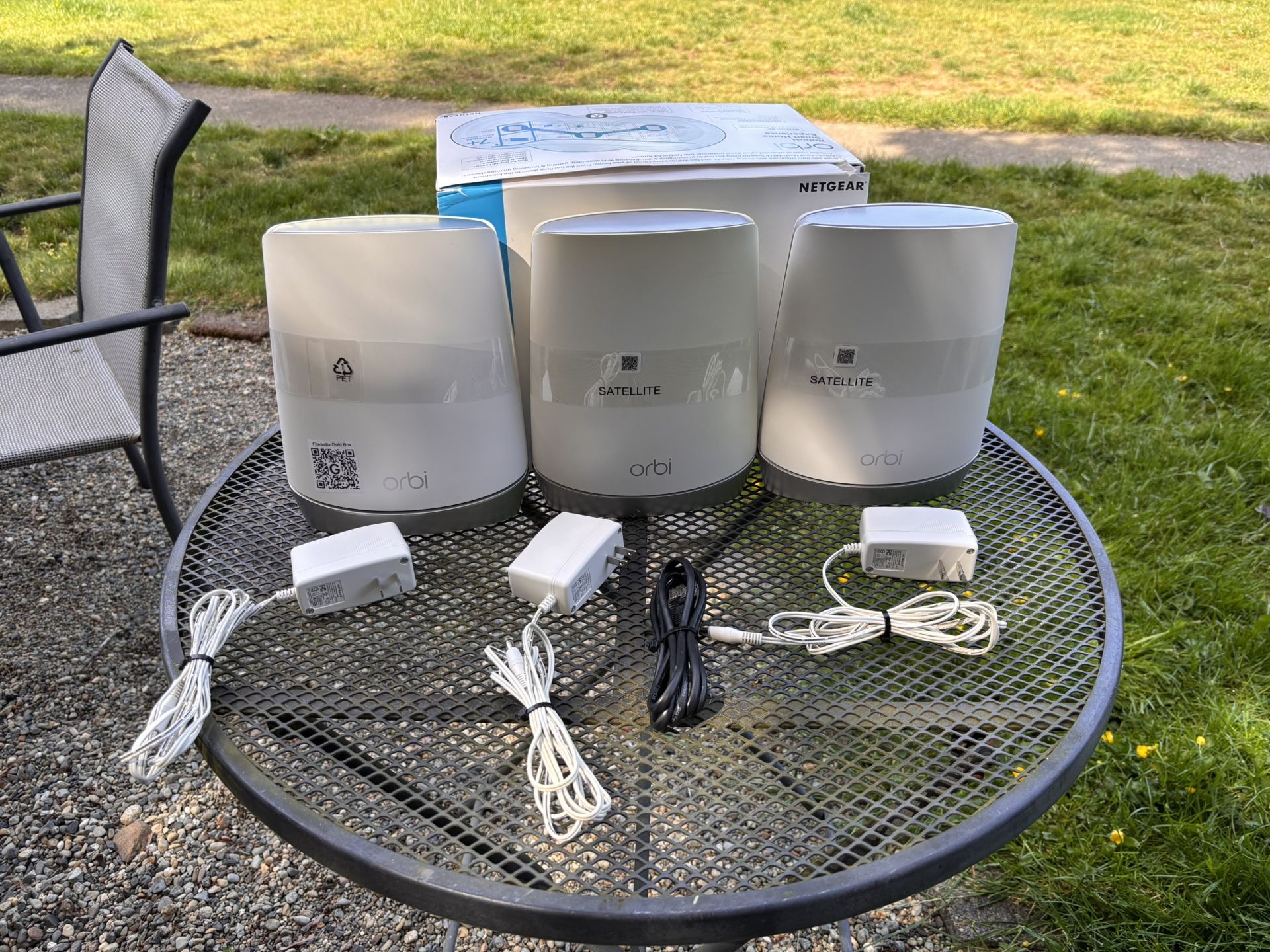 Wifi 6 Netgear Orbi 750 Mesh Network Router and 2 IndoorSatellites