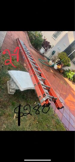 Excellent Condition 28ft fiberglass ladders