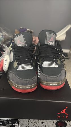 Off white jordan 4’s women