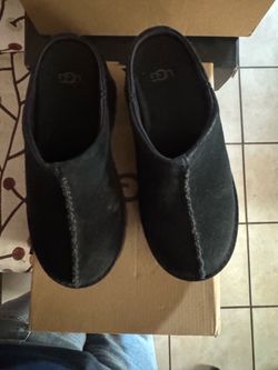UGGS  Clogs