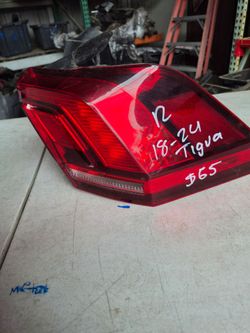 Volkswagen tiguan right tail light oem