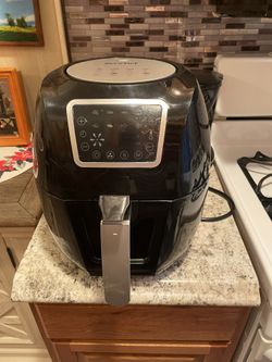 Air-fryer with accessories 
